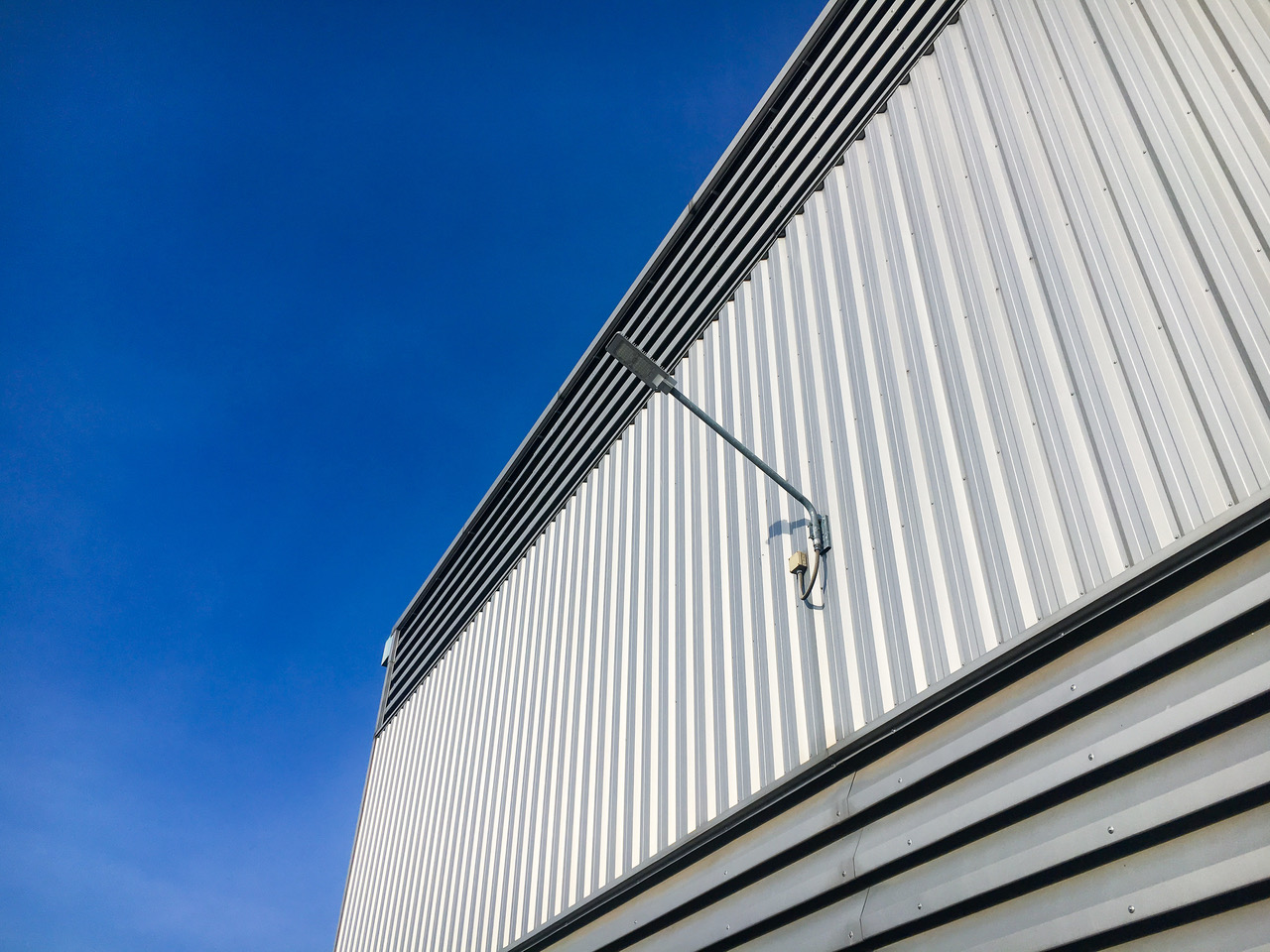 Peak Roofing & Exteriors - Commercial Siding
