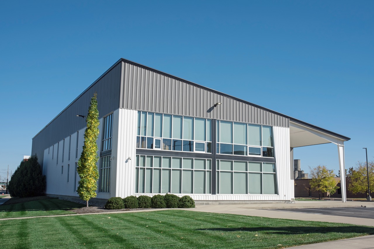 Peak Roofing & Exteriors - Commercial Siding & Windows